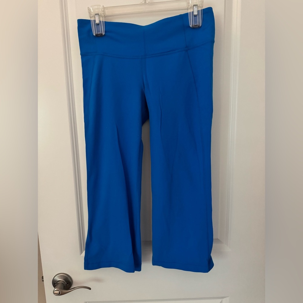 Lululemon leggings. Capri length blue. Size 8